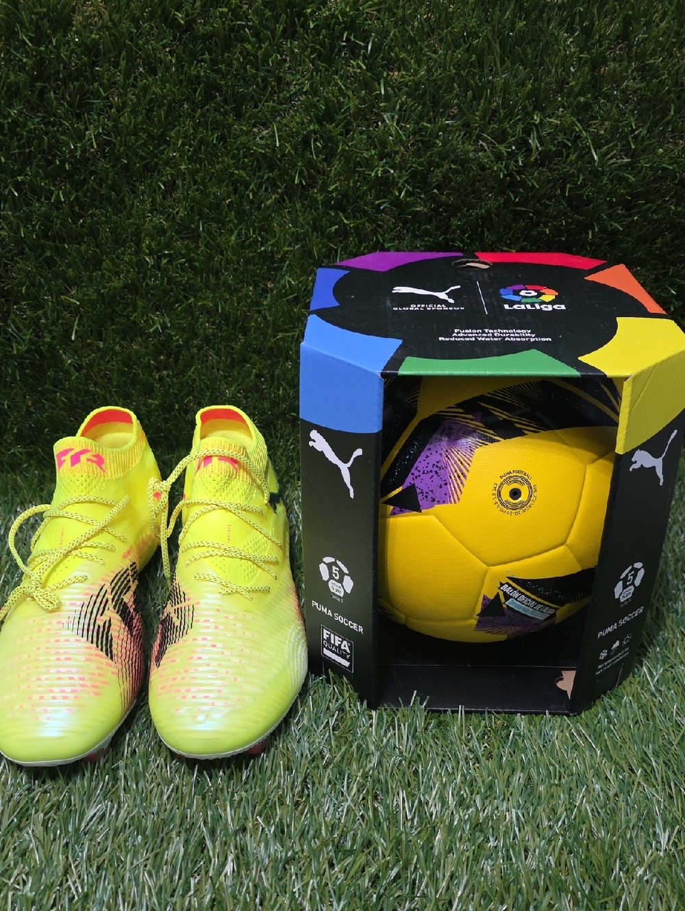 PUMA Future 8 Ultimate FG. La Liga Soccer Ball.